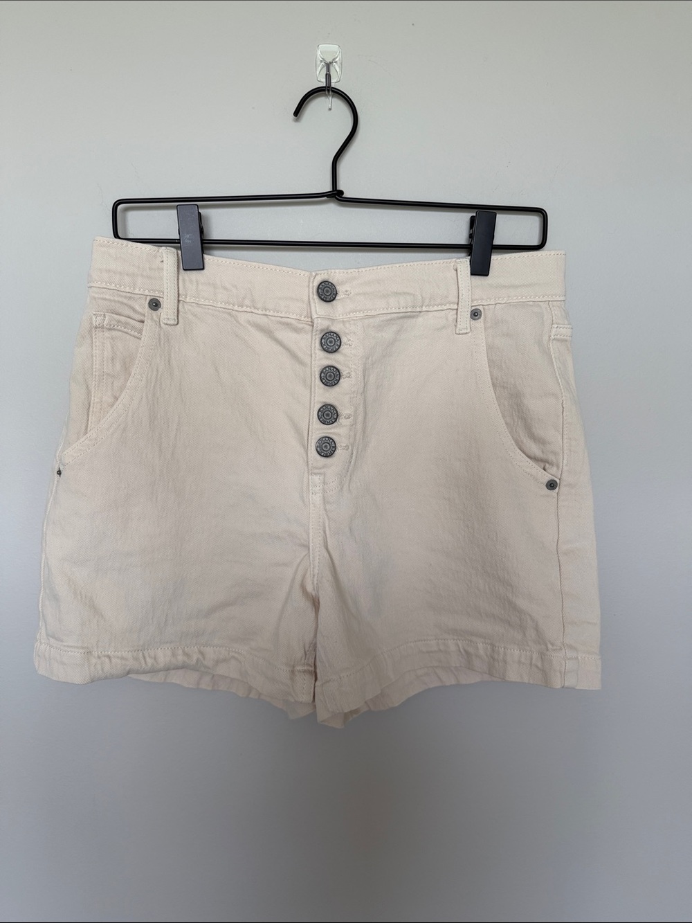 Banana Republic 99%cotton  High-Rise Button-Front Women’s Shorts in Cream